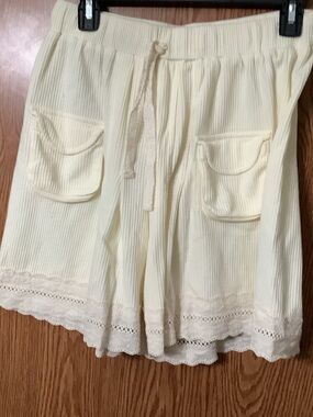 POL Cream Ribbed Lace-Trim Pull-On Shorts